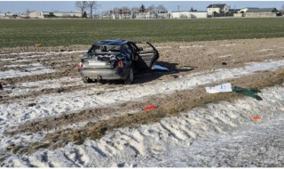 Tragiczny wypadek na DK91 w Krężelewicach. Nie żyje 18-letnia pasażerka, dwóch młodych mężczyzn w szpitalach [Foto]