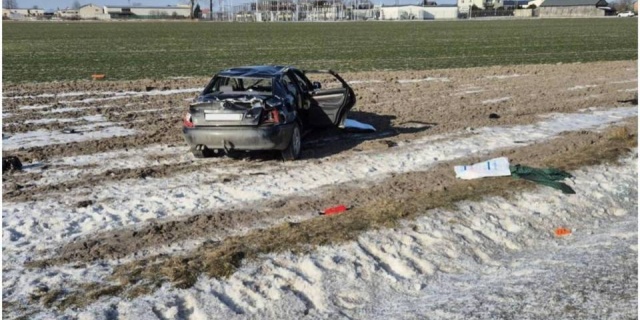 Tragiczny wypadek na DK91 w Krężelewicach. Nie żyje 18-letnia pasażerka, dwóch młodych mężczyzn w szpitalach [Foto]