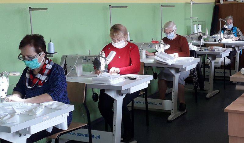 Koronawirus: „Odzieżowe” możliwości szkoły w Sulejowie