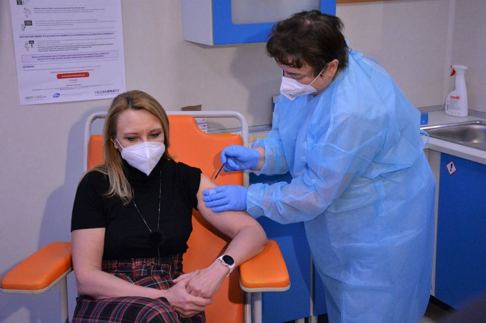 Koronawirus: W Łódzkiem zaszczepiono pierwsze osoby