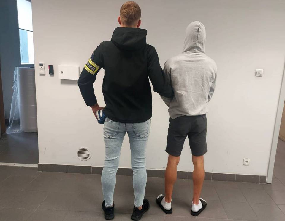Akcja policji w powiecie piotrkowskim: Zatrzymano mężczyznę, który pobił 14-latka