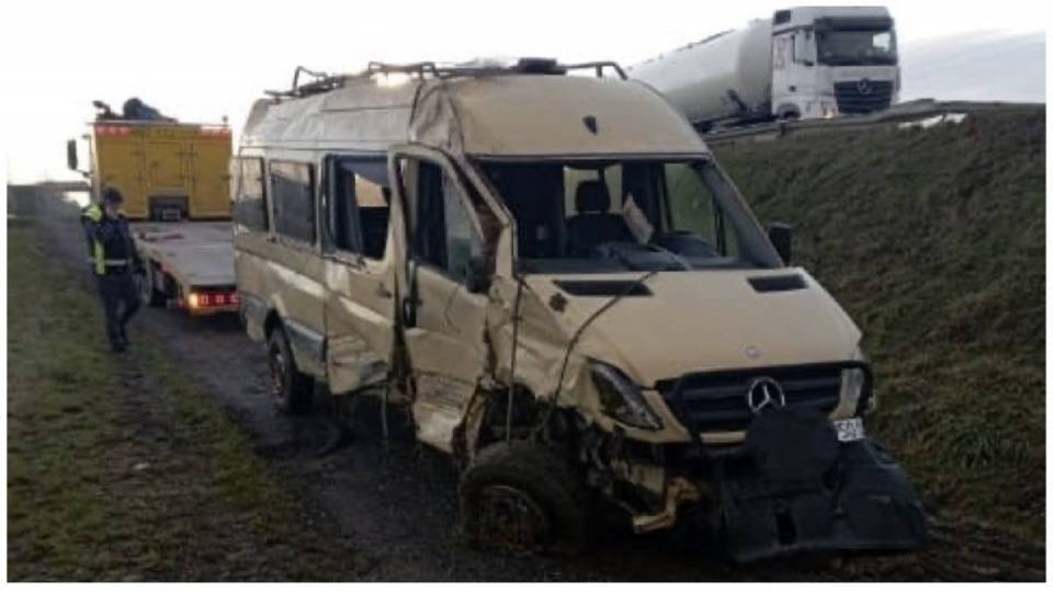 Wypadek na A1: Busem, który wypadł z autostrady jechało trzech żołnierzy wojsk specjalnych