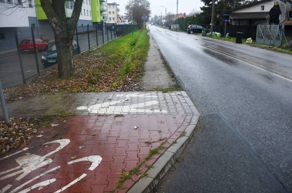 Ruszyła budowa chodnika na Wierzejskiej. Utrudnienia dla kierowców i pasażerów "tórjki"